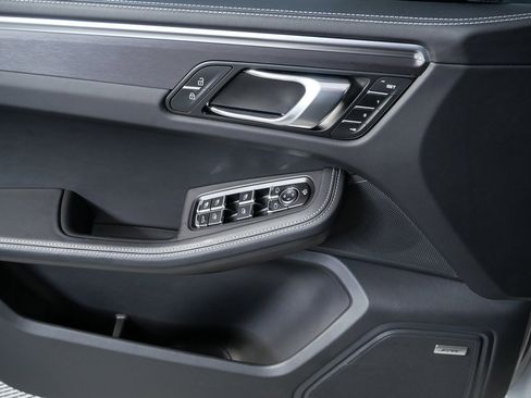 Certified 2024 Porsche Macan GTS image 6