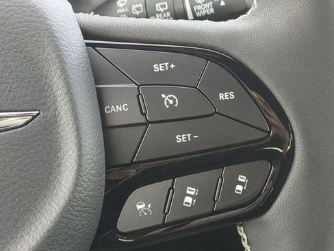 New 2026 Chrysler Pacifica Select w/ S Appearance Package FWD image 31