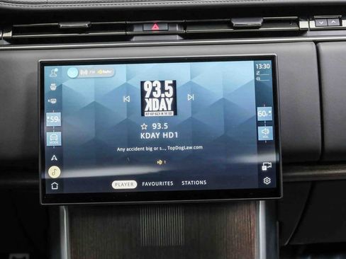 Used 2025 Land Rover Range Rover Long Wheelbase Autobiography image 12