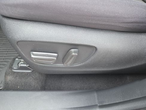 Used 2023 Toyota Highlander L FWD image 28