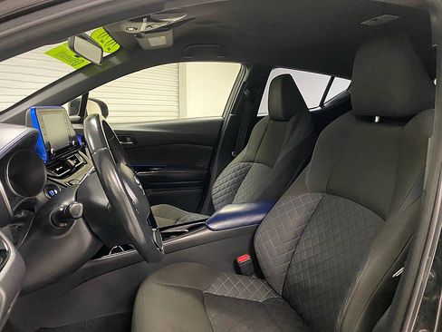 Used 2020 Toyota C-HR LE image 9
