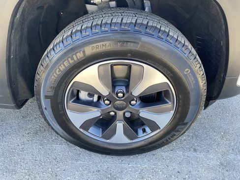 Used 2023 Jeep Grand Cherokee 4WD 4xe w/ Luxury Tech Group II image 18