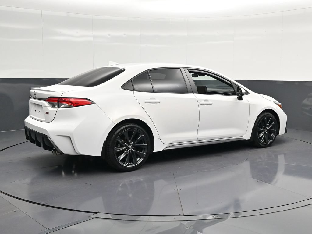 Used 2024 Toyota Corolla SE FWD image 3