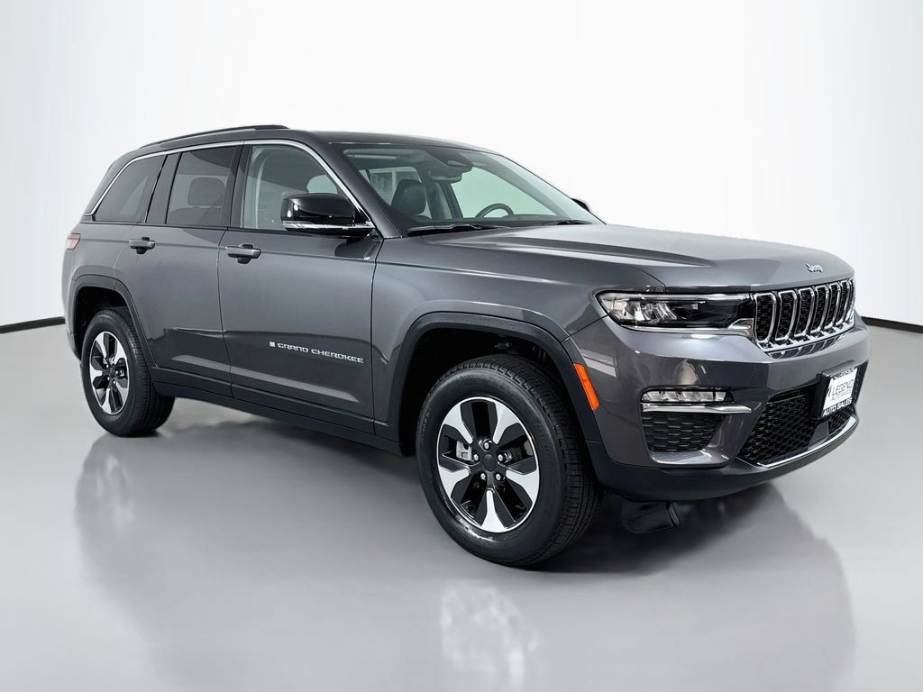 Used 2023 Jeep Grand Cherokee 4WD 4xe image 4