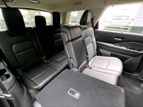 Used 2024 Nissan Pathfinder Platinum w/ Cargo Package image 18