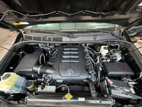 Used 2013 Toyota Sequoia SR5 w/ Premium Pkg RWD image 40