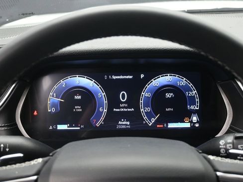 Used 2025 Jeep Grand Cherokee Altitude AWD/4WD image 12