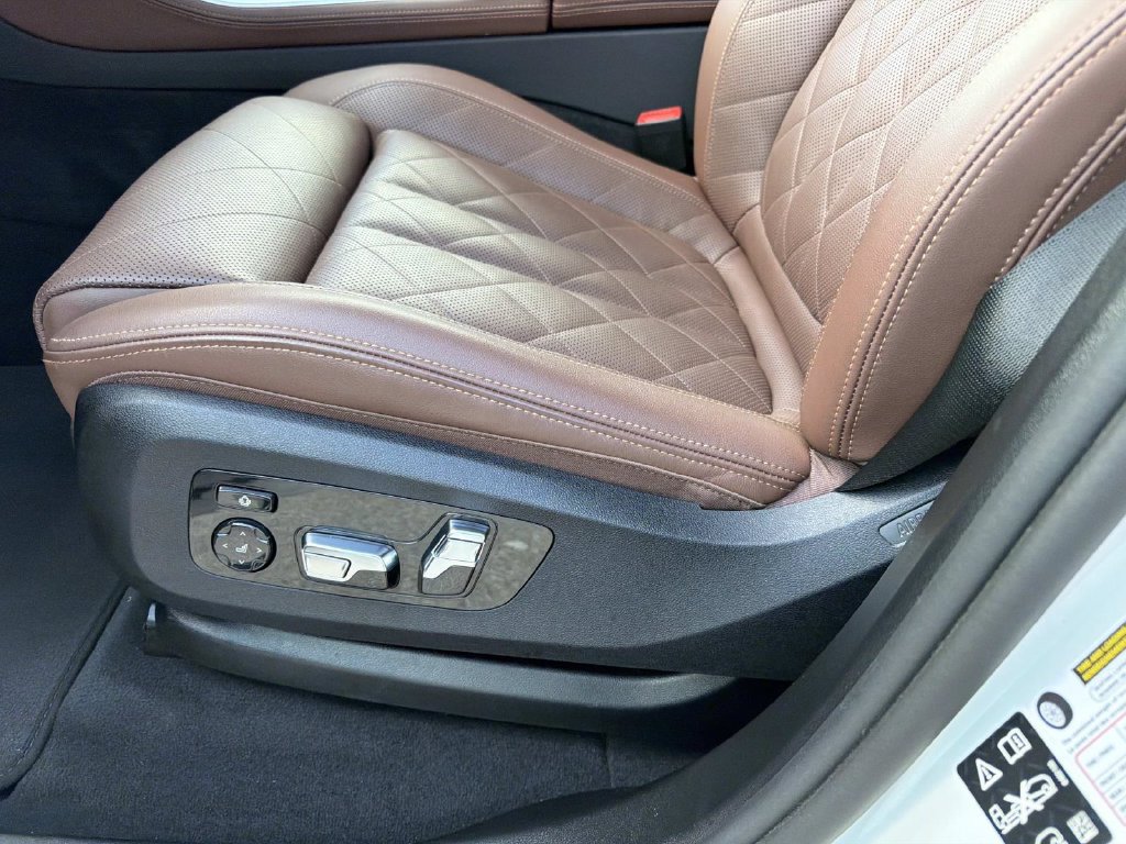 Used 2025 BMW X5 xDrive40i w/ Climate Comfort Package AWD/4WD image 17