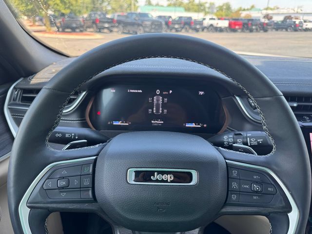 Certified 2024 Jeep Grand Cherokee Limited w/ Black Appearance Package AWD/4WD image 23