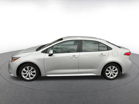 Used 2025 Toyota Corolla LE image 6