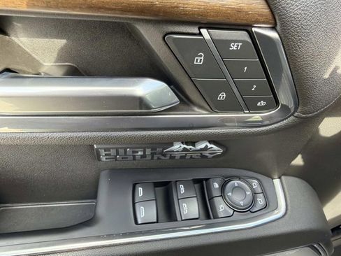 Used 2024 Chevrolet Silverado 1500 High Country w/ Technology Package image 9