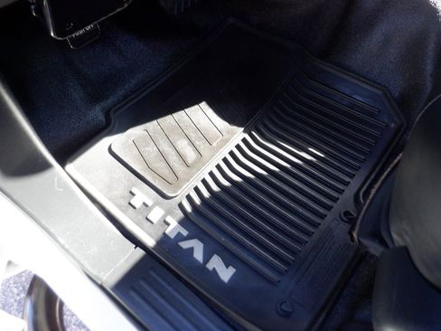 Used 2017 Nissan Titan S image 16