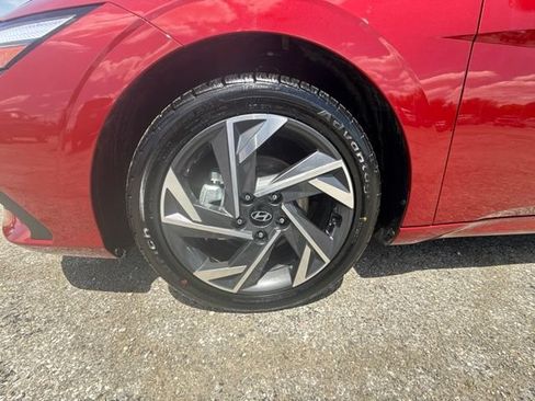 Used 2025 Hyundai Elantra Sport FWD image 10