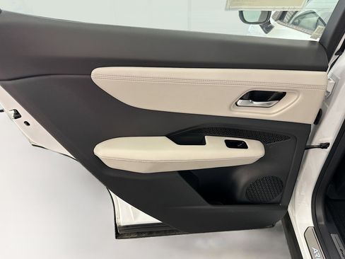 Used 2024 Nissan Ariya AWD image 27