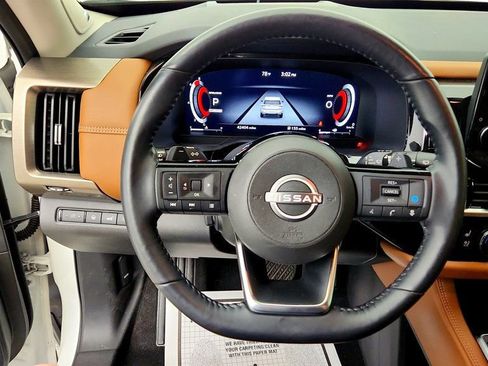 Used 2023 Nissan Pathfinder Platinum FWD image 12