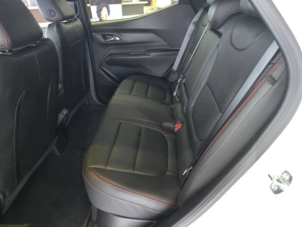 Used 2027 Chevrolet Bolt RS FWD image 13