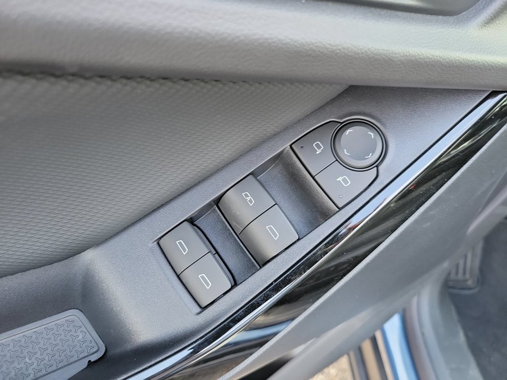New 2027 Chevrolet Equinox LT w/ Convenience Package II FWD image 23