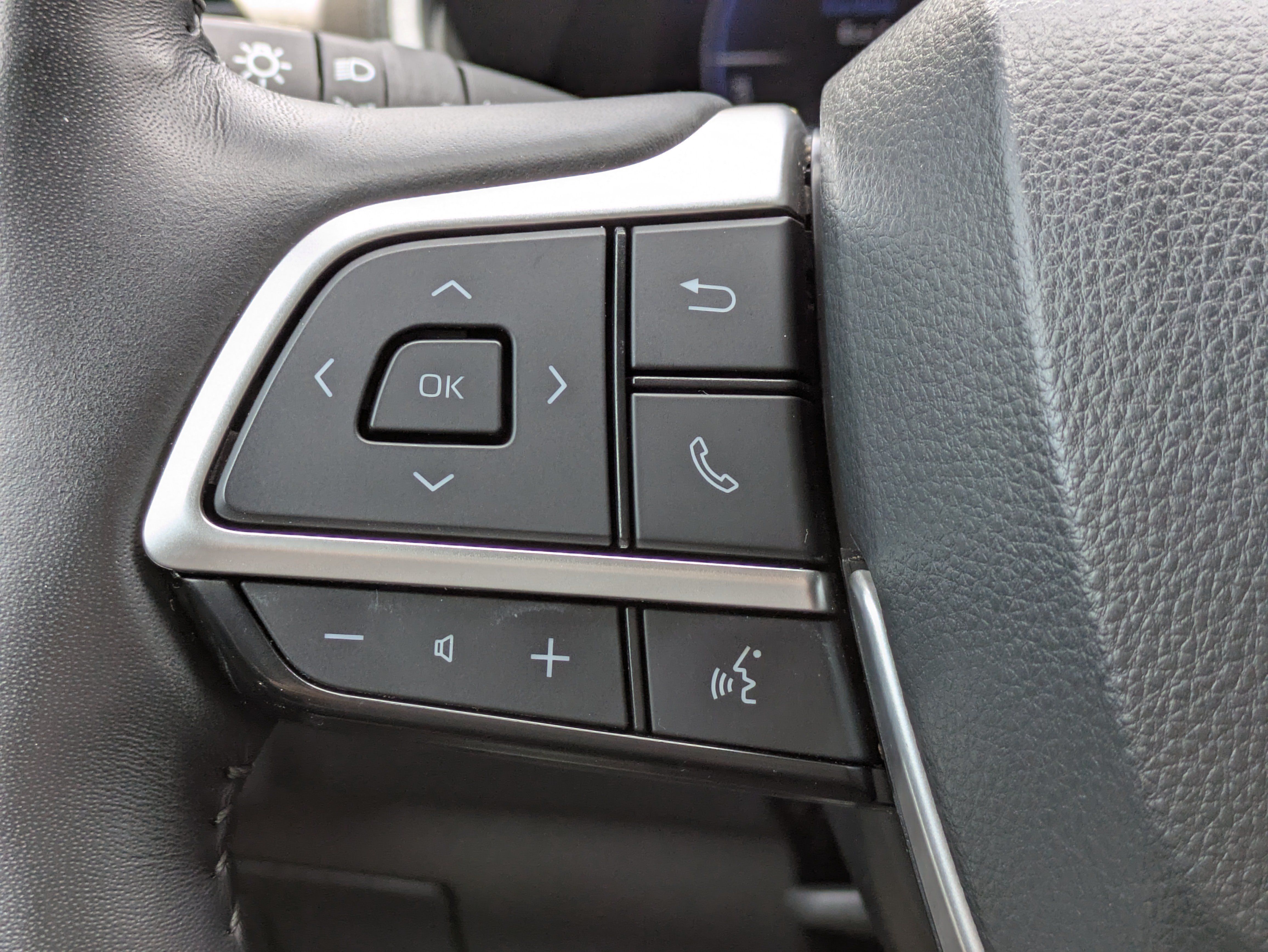 Used 2024 Toyota Highlander Limited AWD/4WD image 24