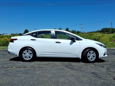 Used 2022 Nissan Versa S FWD image 2