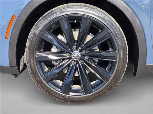 Certified 2025 Toyota Crown Nightshade image 24