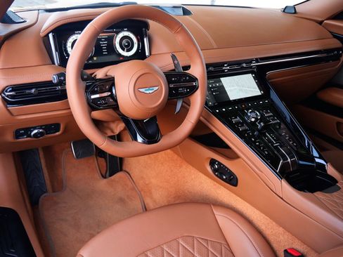Used 2025 Aston Martin DB12 Coupe RWD image 3