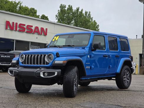 Used 2024 Jeep Wrangler Unlimited Sahara w/ Technology Group AWD/4WD image 8