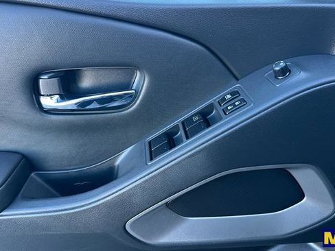 Used 2023 Nissan Frontier SV w/ SV Convenience Package image 11