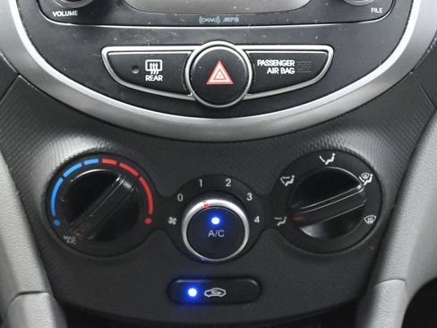Used 2015 Hyundai Accent GLS FWD image 17