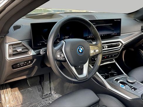 Used 2024 BMW i4 eDrive40 w/ Premium Package RWD image 17