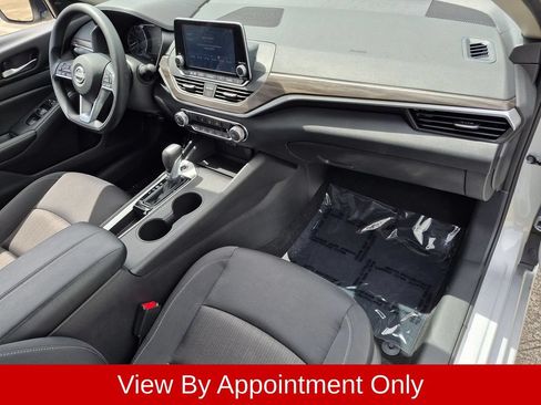 Used 2025 Nissan Altima 2.5 SV FWD image 31