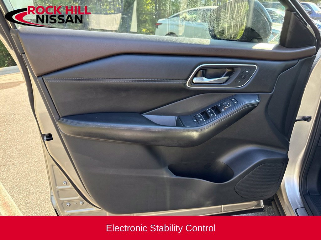 Used 2022 Nissan Rogue Platinum w/ Head-Up Display Package FWD image 13