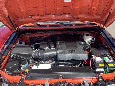 Used 2013 Toyota FJ Cruiser 4WD w/ Upgrade Pkg image 13