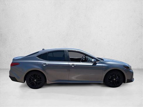 Used 2025 Toyota Camry SE FWD image 4