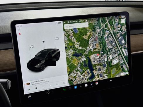 Used 2021 Tesla Model Y Long Range image 2