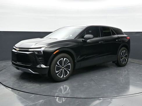 Used 2025 Chevrolet Blazer EV LT FWD image 3