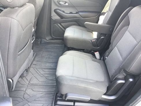 Used 2023 Chevrolet Traverse LT FWD image 14
