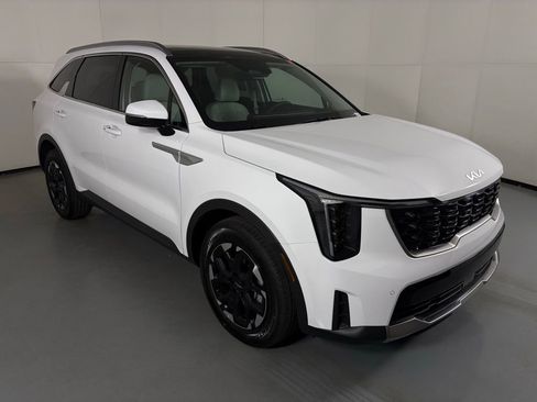 New 2026 Kia Sorento S image 2