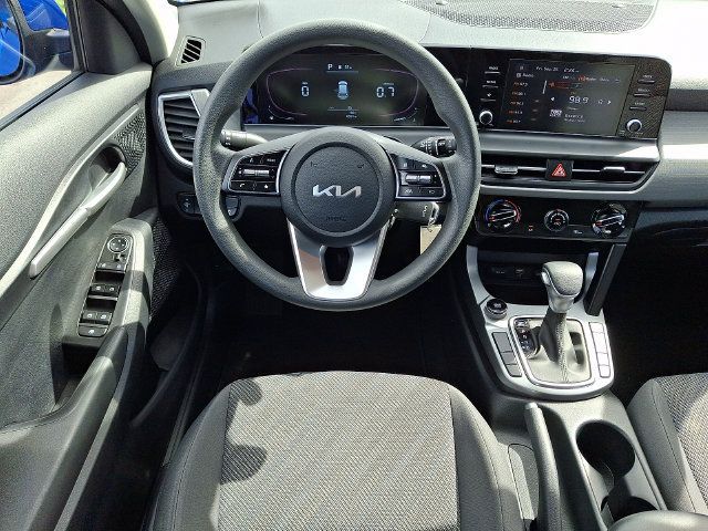 Used 2024 Kia Seltos LX AWD/4WD image 11