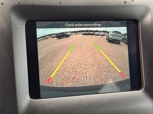 Used 2021 Jeep Cherokee Latitude w/ Mopar Interior Package AWD/4WD image 17
