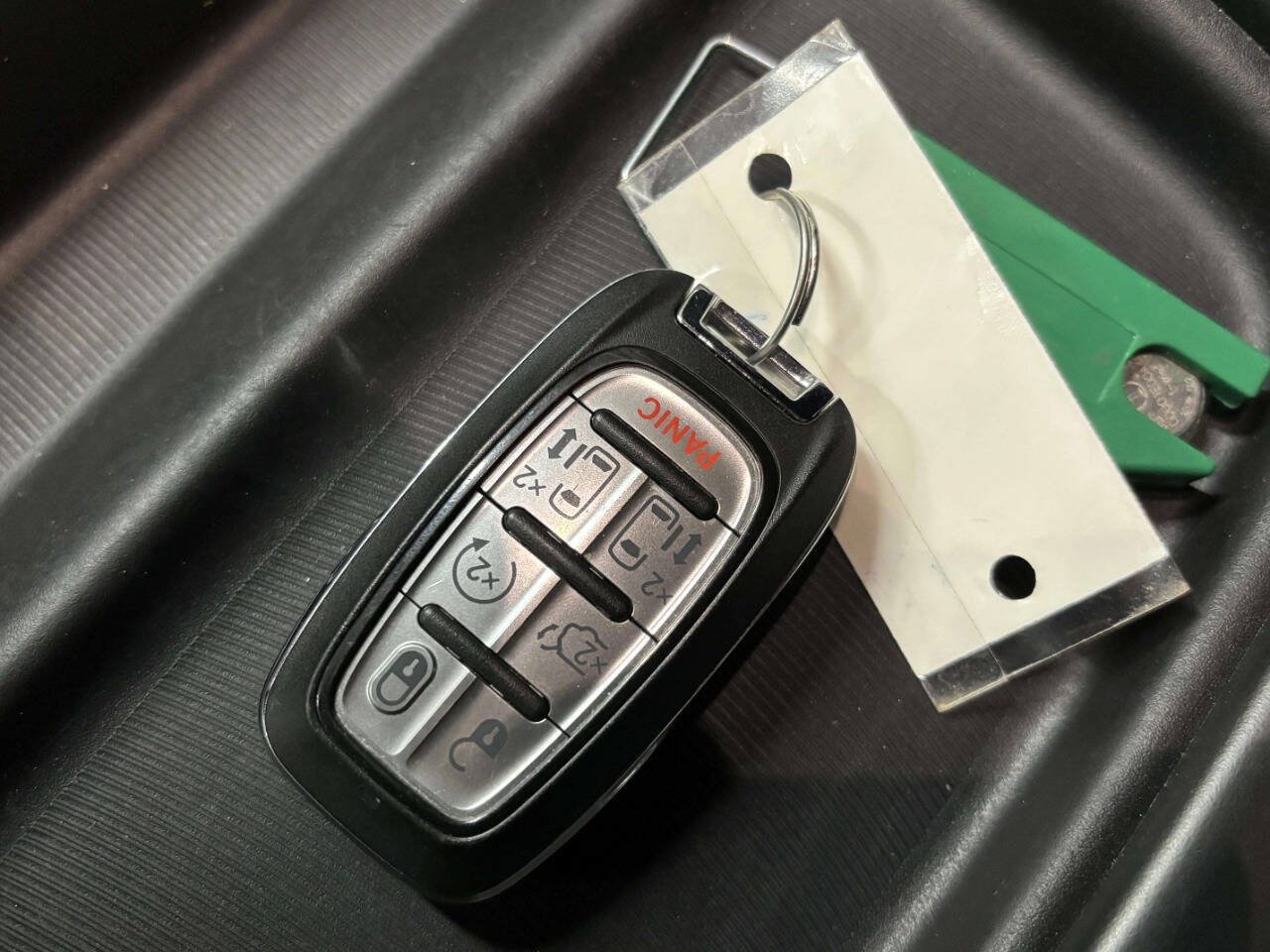 Used 2020 Chrysler Pacifica Touring-L FWD image 40