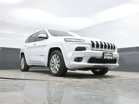 Used 2018 Jeep Cherokee Overland AWD/4WD image 43