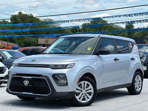 Used 2020 Kia Soul LX FWD image 3