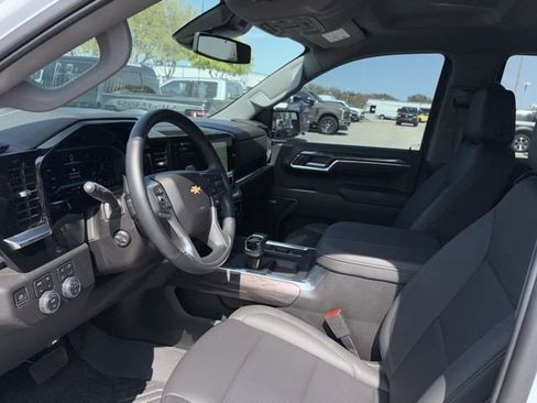 Used 2025 Chevrolet Silverado 1500 LTZ image 9