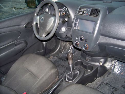 Used 2019 Nissan Versa S image 32