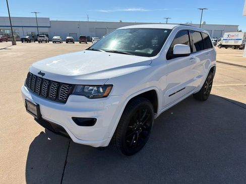 Used 2019 Jeep Grand Cherokee Altitude image 7