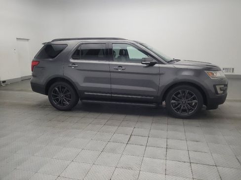 Used 2017 Ford Explorer XLT w/ Equipment Group 202A FWD image 11