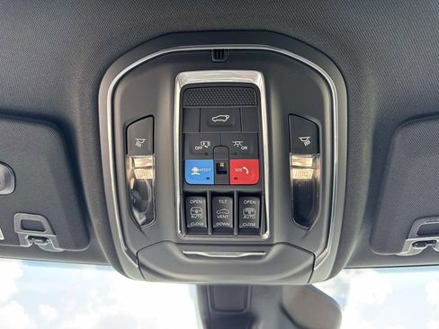 New 2025 Jeep Grand Cherokee Limited w/ Black Appearance Package image 49