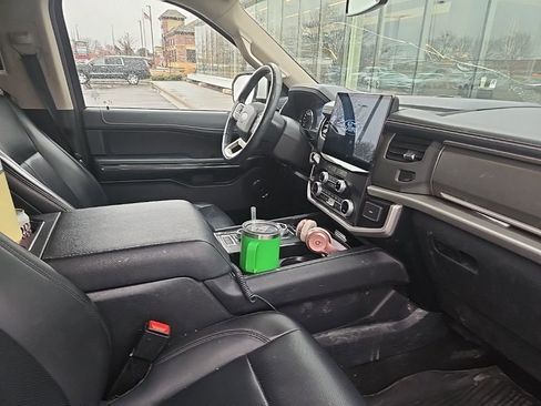 Used 2024 Ford Expedition Max XLT AWD/4WD image 2