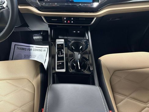 Used 2025 Volkswagen Atlas Cross Sport SE image 37