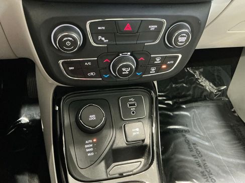 Used 2018 Jeep Compass Limited w/ Navigation Group image 10